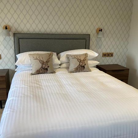 The Blind Bull Hotel Little Hucklow Buitenkant foto