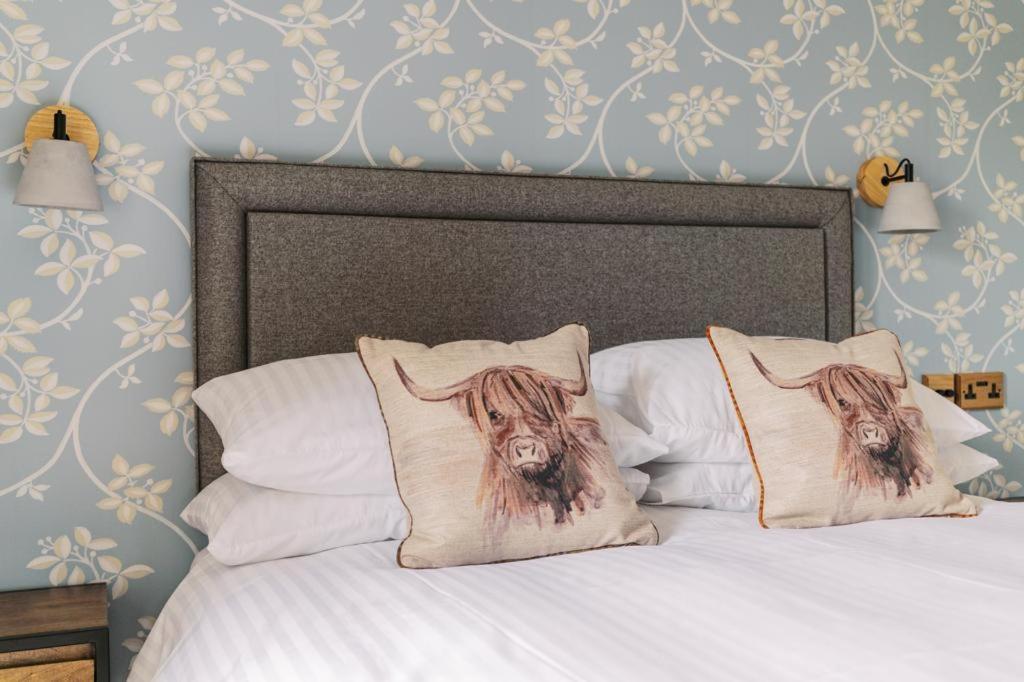 The Blind Bull Hotel Little Hucklow Buitenkant foto