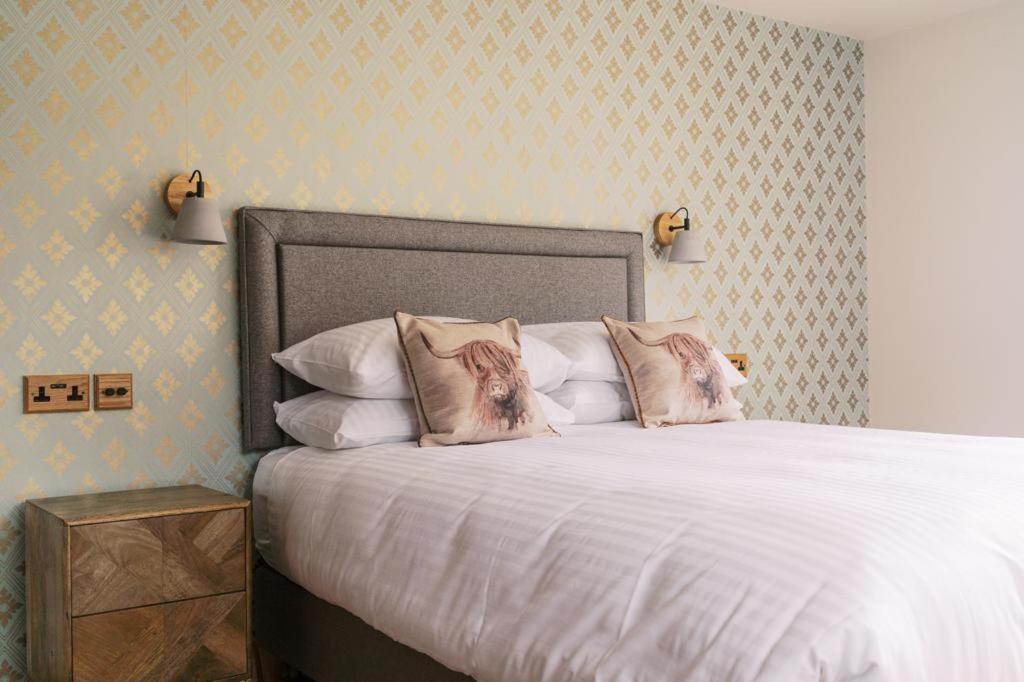 The Blind Bull Hotel Little Hucklow Buitenkant foto