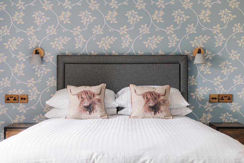The Blind Bull Hotel Little Hucklow Buitenkant foto