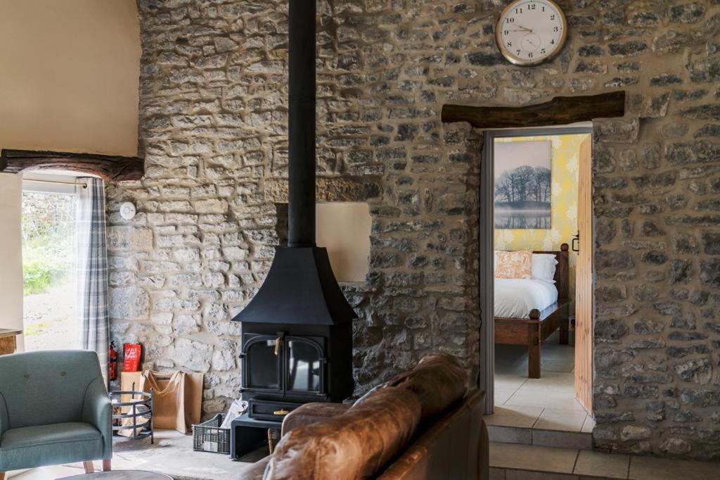 The Blind Bull Hotel Little Hucklow Buitenkant foto