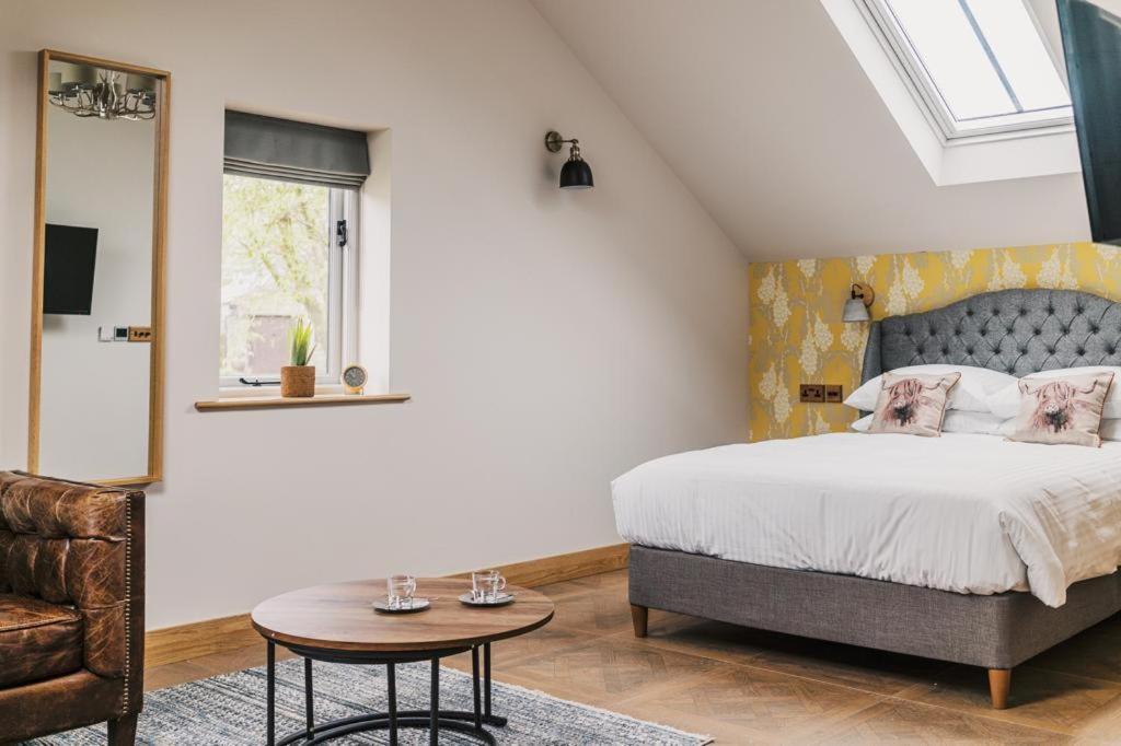 The Blind Bull Hotel Little Hucklow Buitenkant foto